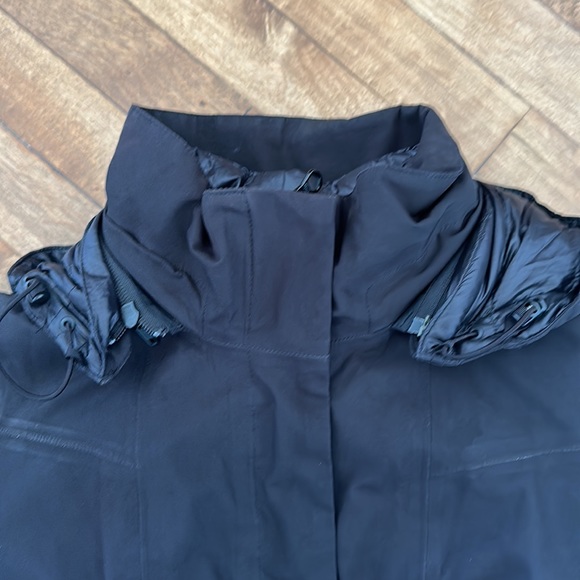 North Face women’s black parka in medium. Great condition! - Picture 11 of 11